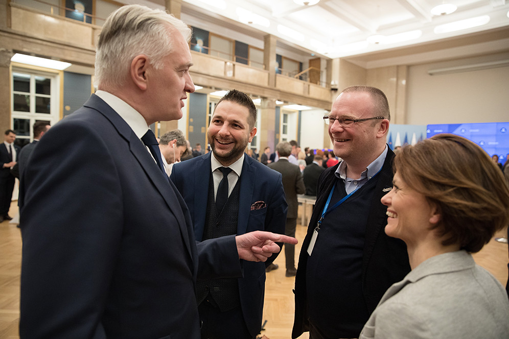 Nagrody dla ministrów obcięte fot. flickr.com