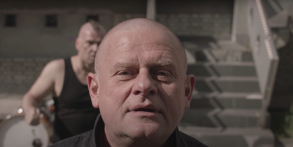 Kazik w jednak na Liście Przebojów Trójki fot. YouTube