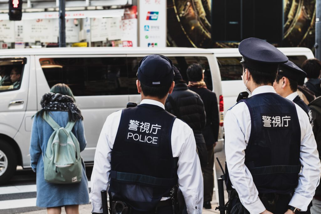 Dlaczego policjanci powinni być za wolnością? Propaganda - nowa seria na kanale VETO 3 fot. Adrien Bruneau/ Unsplash