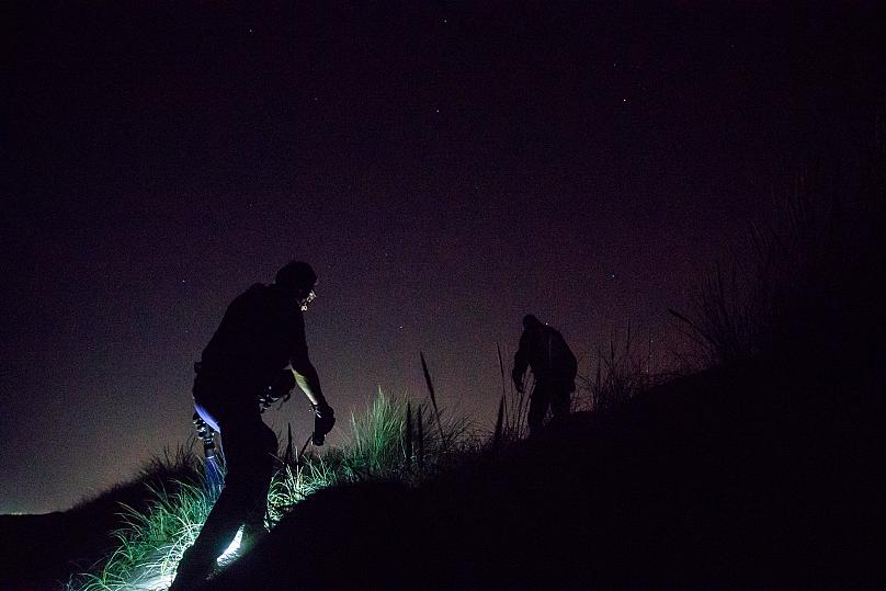 Francuski patrol policyjny Plaża Gravelines w pobliżu Dunkierki wczesnym rankiem SAMEER AL-DOUMY / AFP