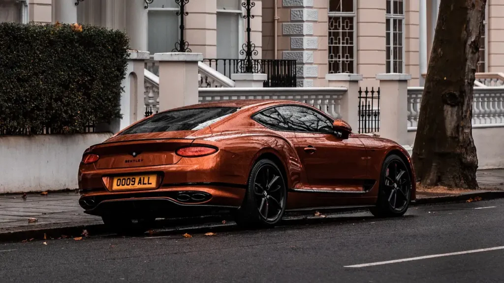 Bentley zainwestuje 2,5 mld funtów, aby do 2030 roku sprzedawać wyłącznie samochody elektryczne brad starkey bentley