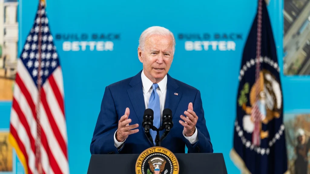 USA: Joe Biden podpisuje ustawę o obronie wartą 770 mld dolarów joe biden wydatki na obronnosc