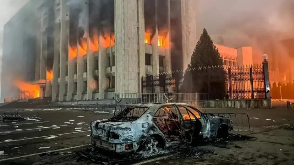 Kazachstan: protesty przeradzają się w wojnę domową. Rosja i Tadżykistan wysyłają wojska kazachstan wojna domowa