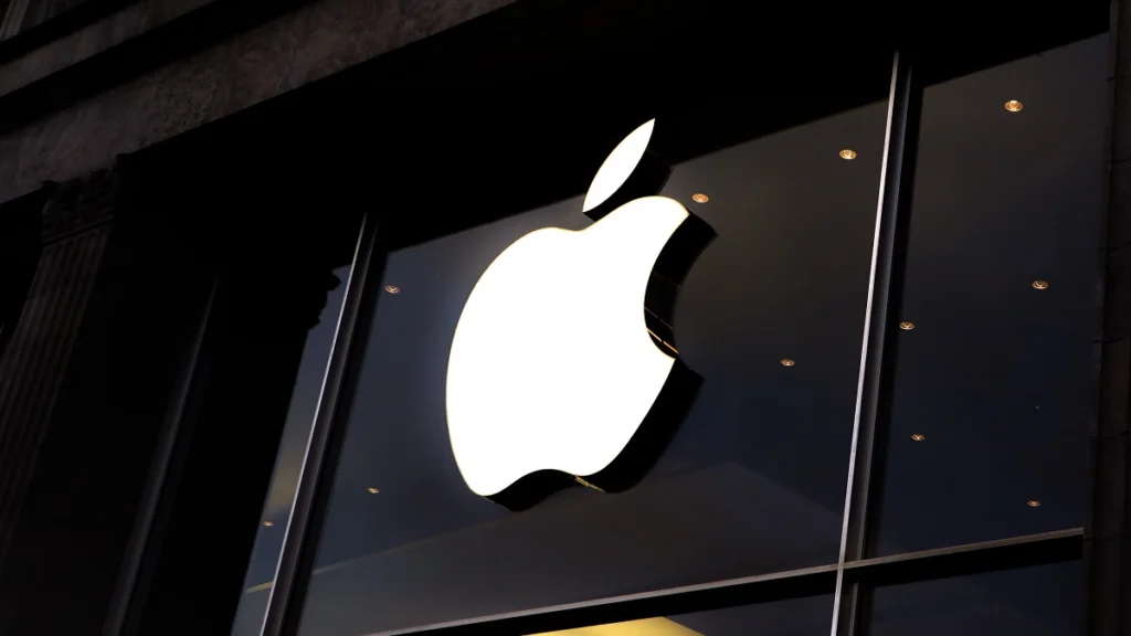 laurenz heymann apple logo store