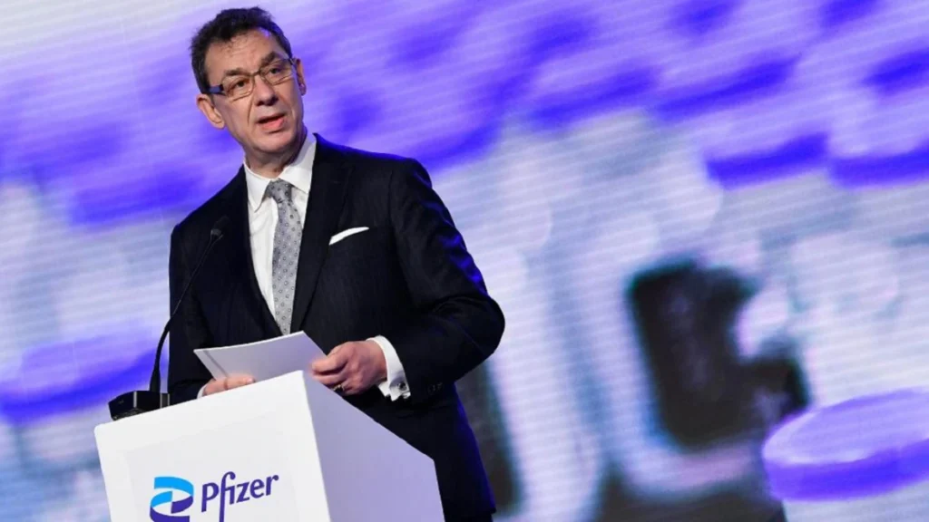 Prezes Pfizera podkreśla, że dwie dawki szczepionki to zbyt mało przeciwko Omikronowi pfizer ceo