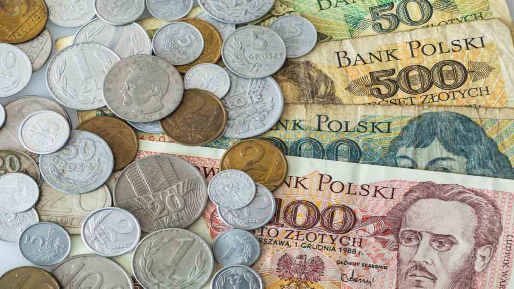 Inflacja w Polsce nie odpuszcza. GUS podał finalny odczyt za listopad prl banknot