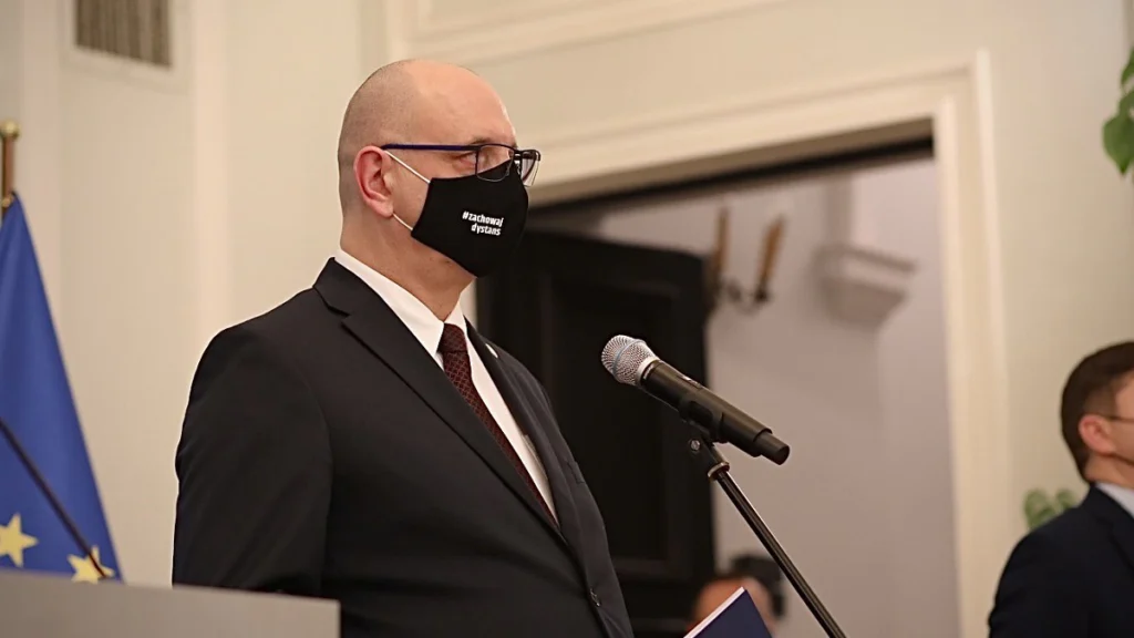 Przedsiębiorcy będą kontrolować certyfikaty szczepień, a sprawdzi to sanepid przedsiebiorcy sanepid kontrole