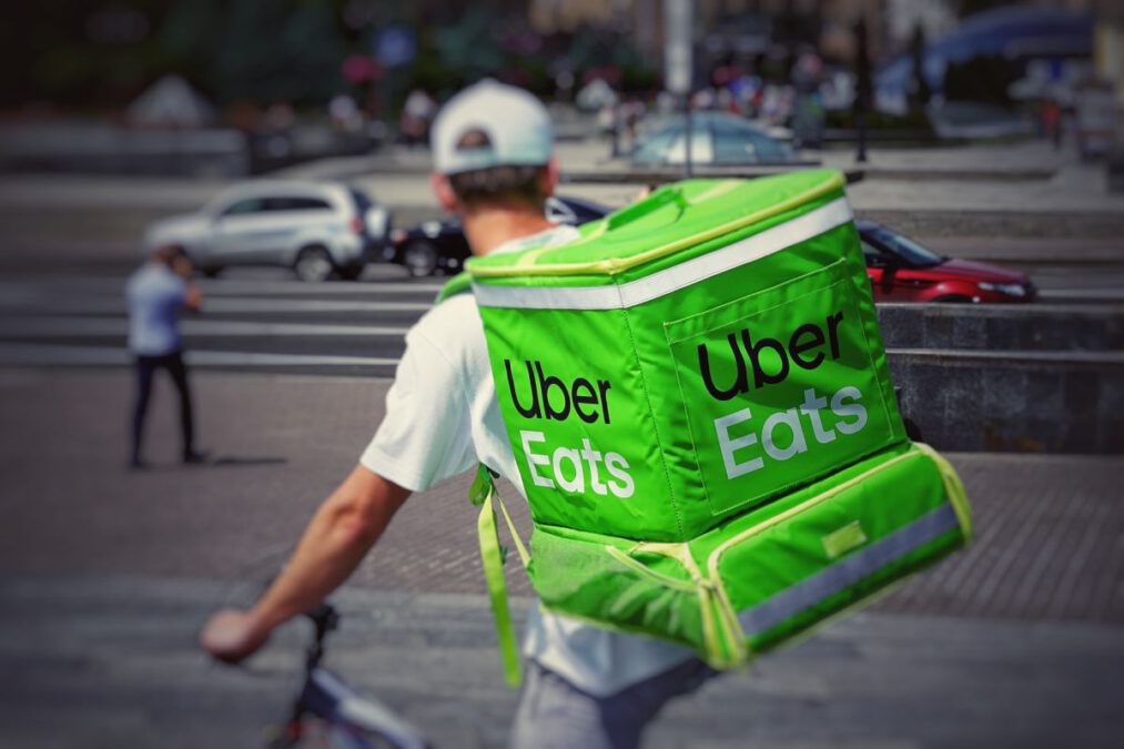 UOKiK skontroluje aplikacje do zamawiania jedzenia. Chodzi o Glovo i Uber Eats uber eats bedzie kontrolowane 1