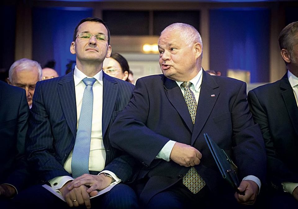 NBP gwałtownie zwiększa liczbę pieniędzy na rynku 2 z24177623VPolityk PiS Jakas teczka jest na wszystkich cos